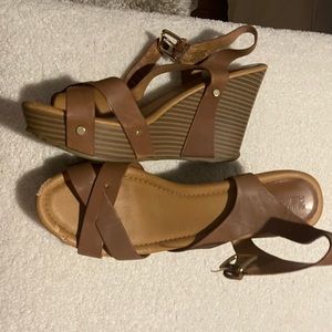 Kenneth Cole Reaction - nude beige color